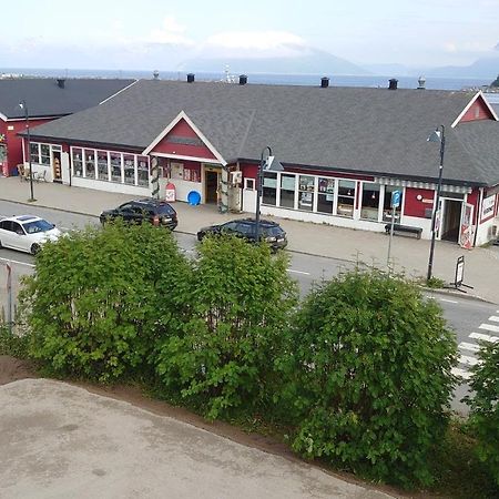 Pa Hjornet Gjestehus Skjervoy Exterior foto